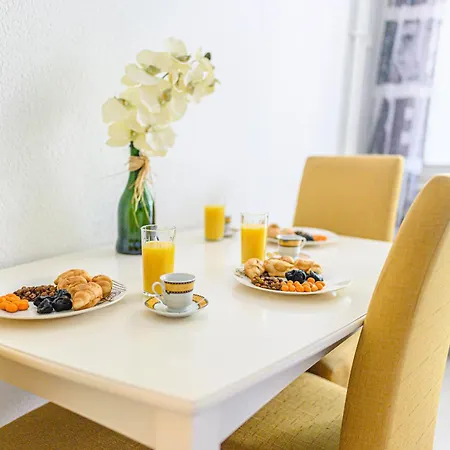 Beautiful Cozy Close To Center דירה